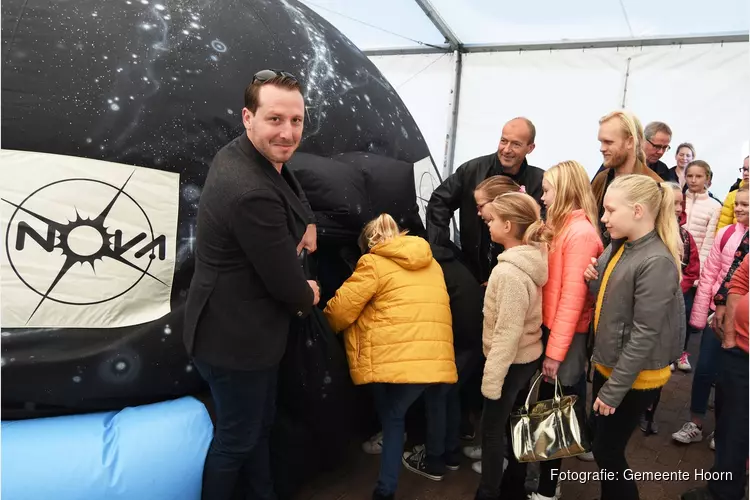 200 kinderen uit Hoorn maken ruimtereis