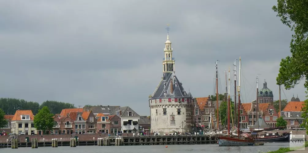 Burgemeester Nieuwenburg sluit drugswoning in Hoorn