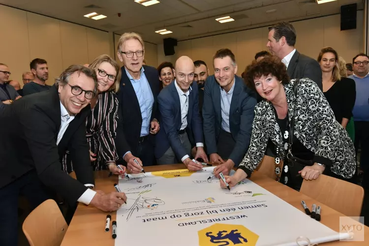 Zorgaanbieders ondertekenen contract nieuwe werkwijze 2020