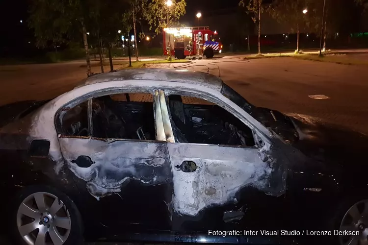 Auto met buitenlands kenteken in brand