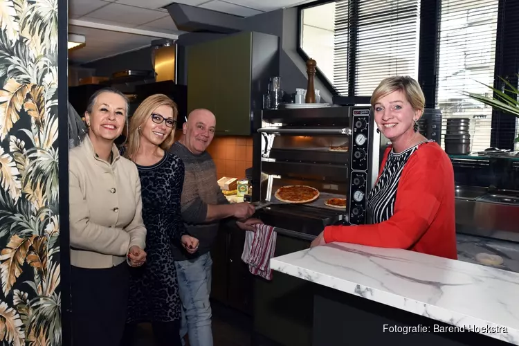 Feestelijke opening van nieuwe zaak Incontro op station Hoorn Kersenboogerd