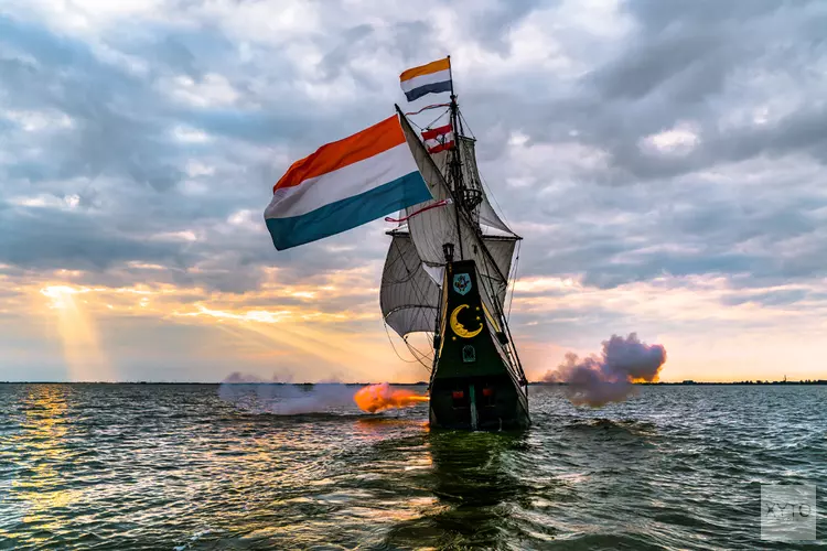 Roerende live uitzending afvaart museumschip Halve Maen