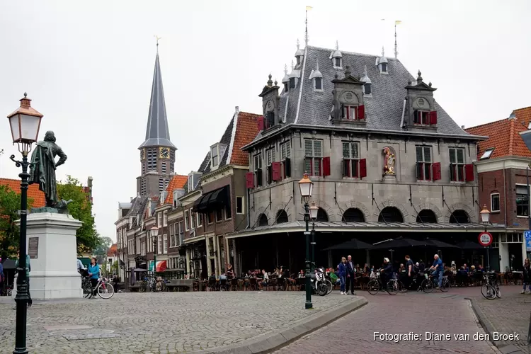 Protesten over J.P. Coen in Hoorn wijken uit naar Pelmolenpad en Noorderveemarkt