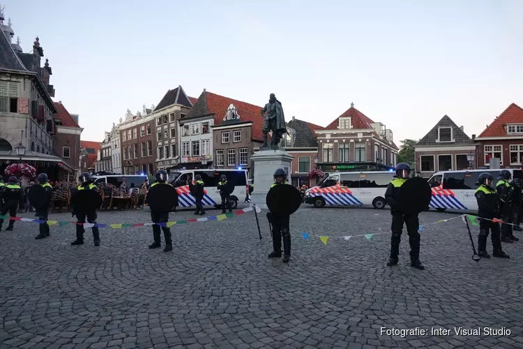 Twaalf aanhoudingen tijdens onlusten na demonstraties in Hoorn