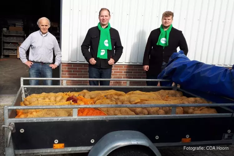 CDA Hoorn levert 500 kilo piepers aan voedselbank in kader Wereldvoedseldag