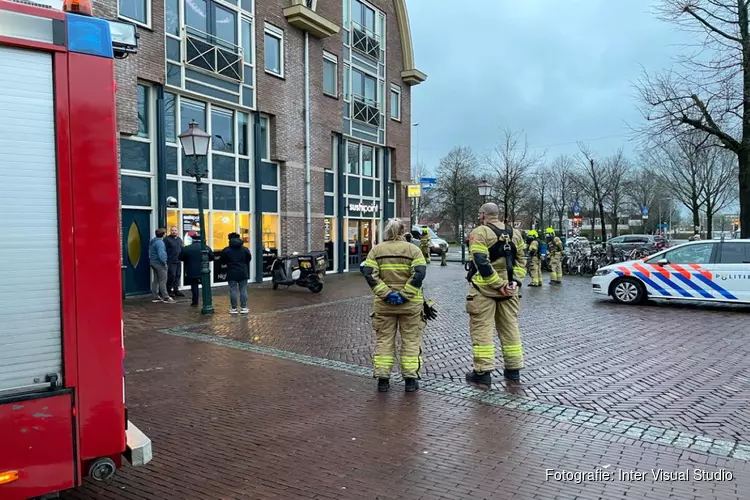 Mistgenerator gaat af bij Sushipoint in Hoorn: veel brandweer ter plaatse