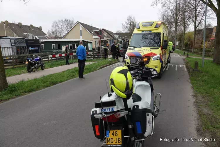 Wielrenner gewond na aanrijding met motor in Berkhout