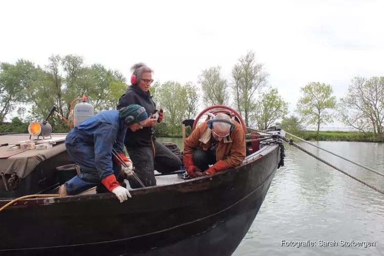 Van woonboot naar zandscheepje, deel 2