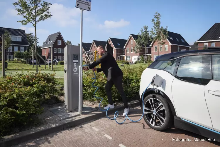 100ste elektrische laadpaal in Hoorn in gebruik genomen