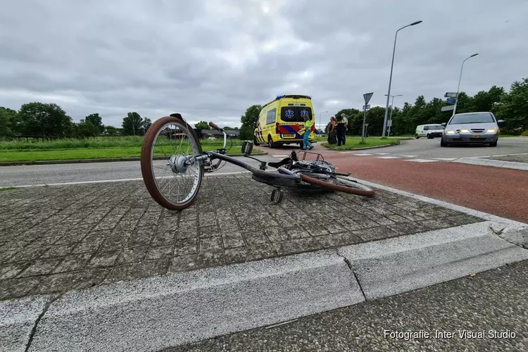 Fietser gewond na aanrijding op rotonde