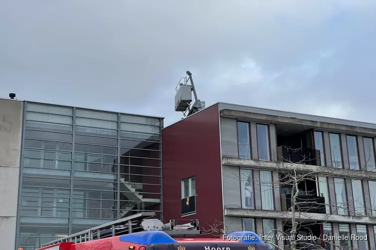 Glazenwassersbakje dreigt te vallen door storm