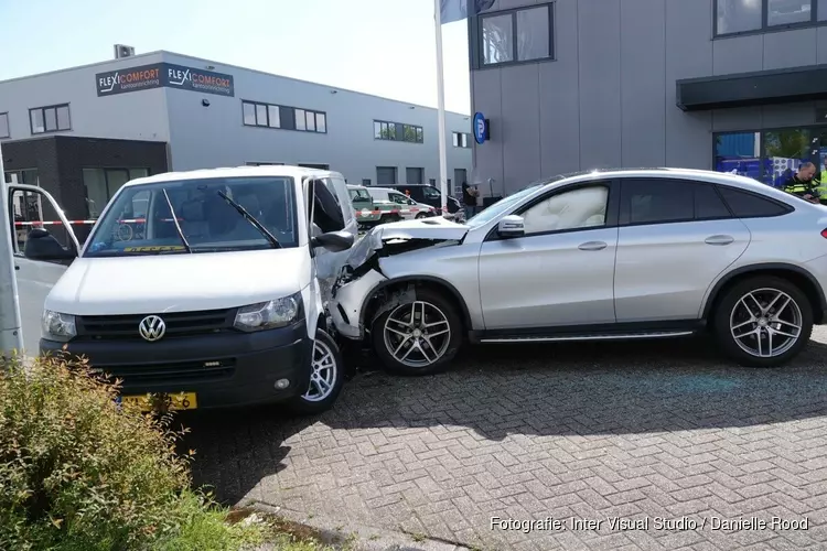 Twee gewonden bij ongeluk op industrieterrein in Zwaag
