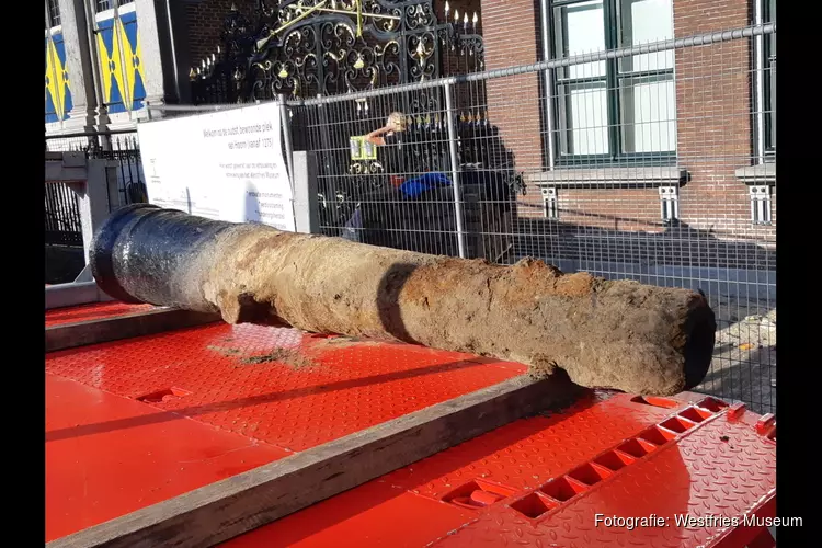 Drie kanonnen als eerste gelicht  Opgravingen Westfries Museum van start