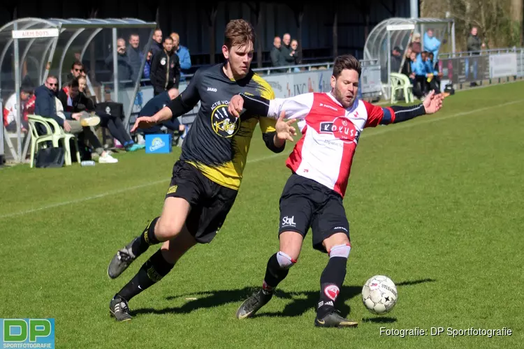 Alkmaarsche Boys blijft meedoen in titelstrijd na late winst op HSV Sport