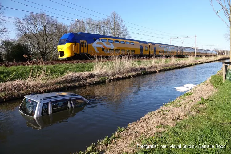 Auto te water gerold in Hoorn