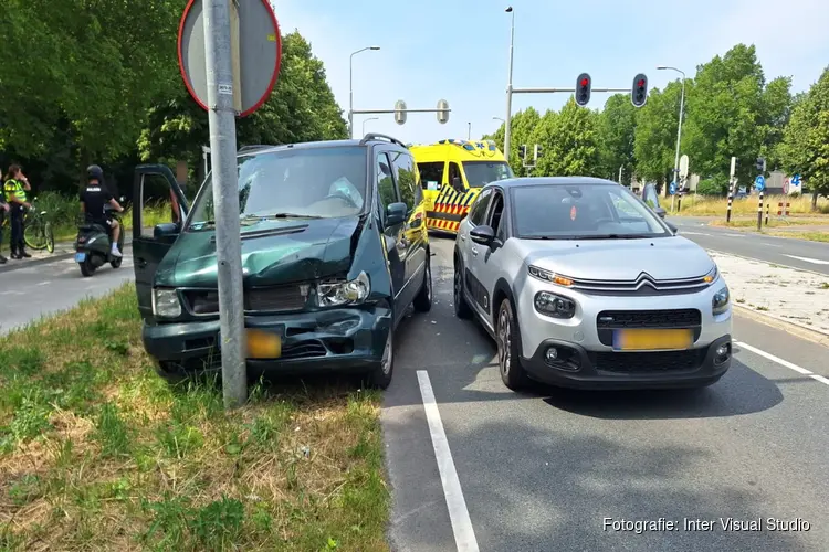 Meerdere voertuigen betrokken bij aanrijding in Hoorn