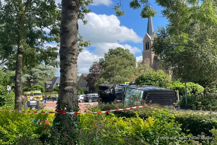 Fietser overleden na aanrijding met bestelbus in Blokker