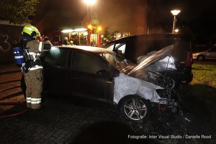 Auto door brand verwoest in Zwaag