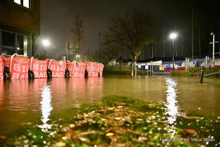 "Big Bags" doen hun werk in Hoorn, grote wateroverlast blijft uit