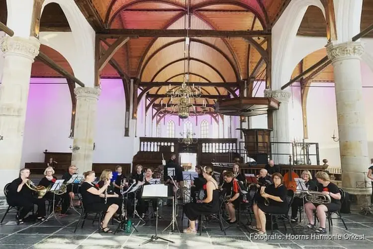 Het Hoorns Harmonie Orkest en Het Haarlems Symfonisch Blaasorkest verenigen in vriendschap