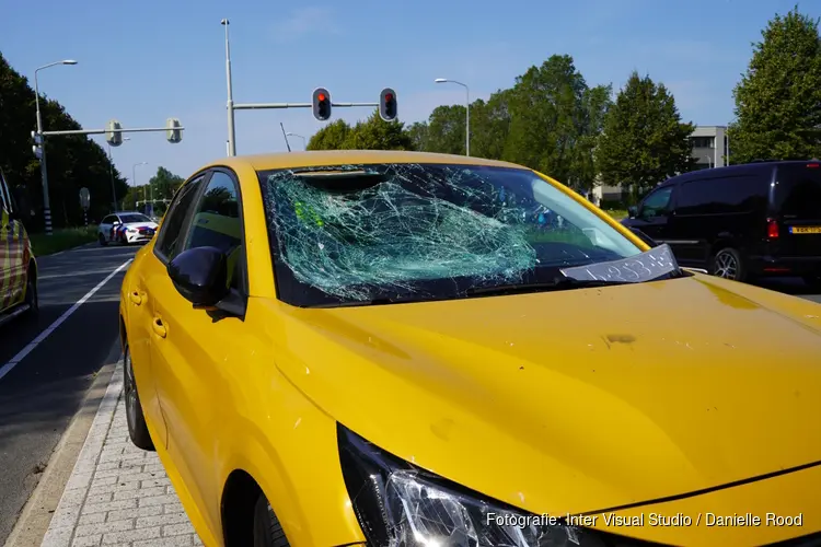 Fietser hard aangereden door auto in Hoorn