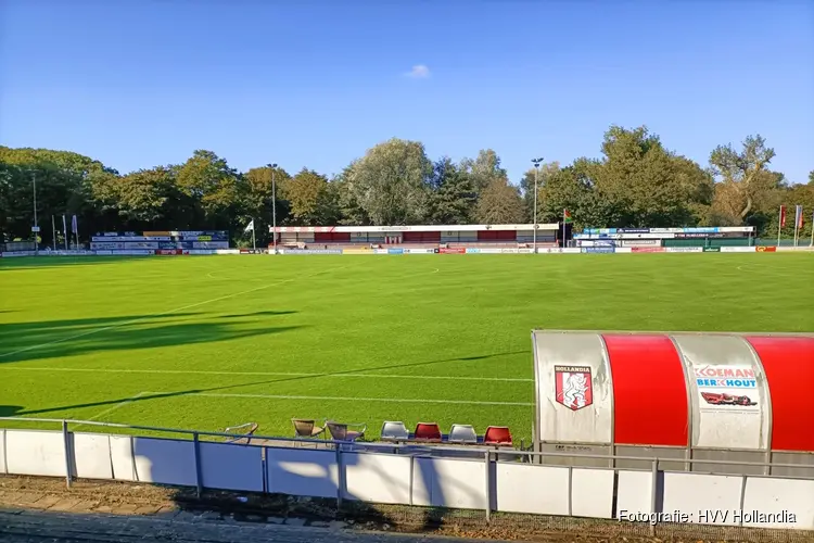 Vroege rode kaart Bakker nekt Hollandia