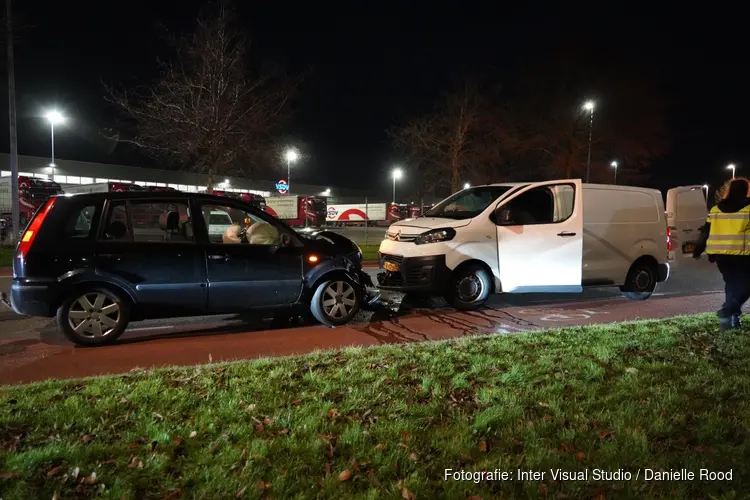 Frontale botsing in Zwaag, bestuurder aangehouden