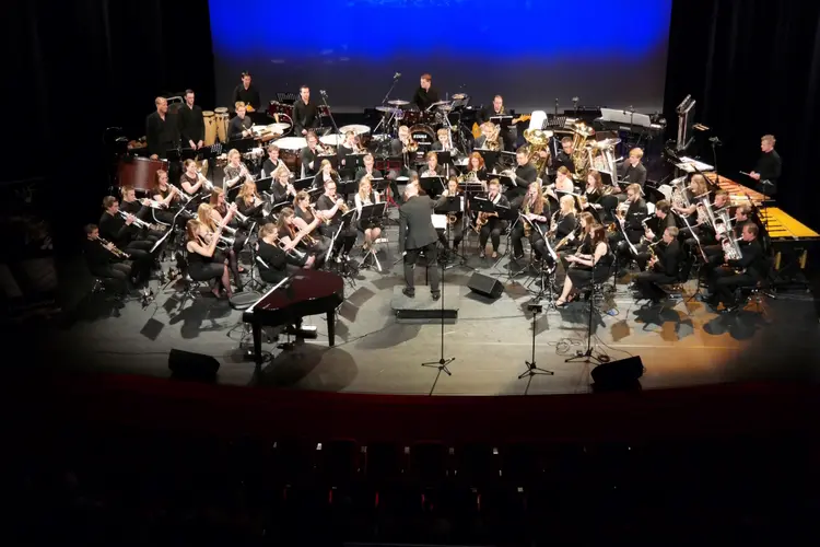 Noord-Hollands Jeugd Fanfare Orkest brent muziek The Lord of the Rings naar Bonifaciuskerk