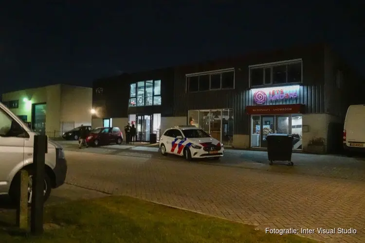 Kleine explosie bij bedrijf aan Oude Veiling in Zwaag