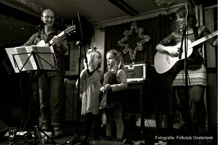 Irish folk formatie Masja, Robert & Gilles in folkclub Oosterleek