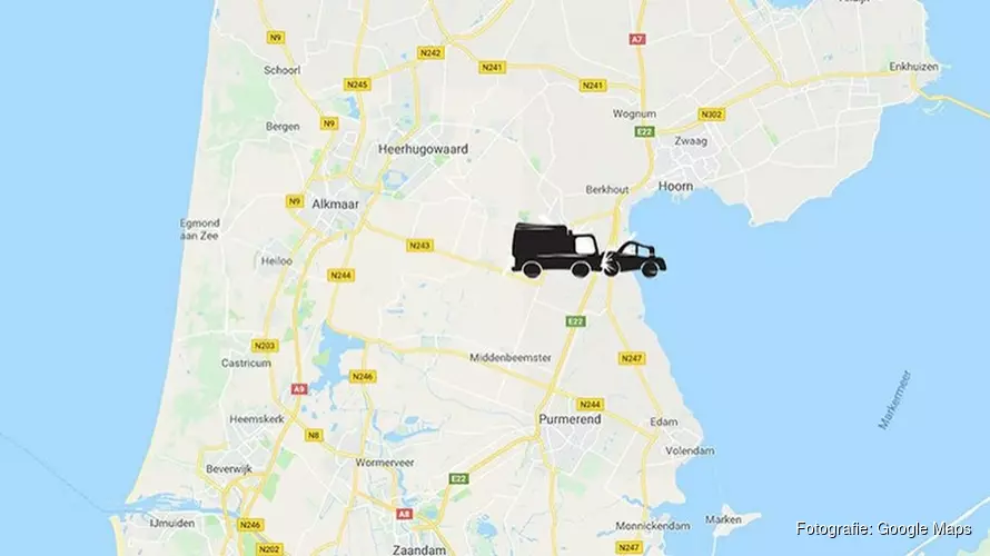 Ongeluk met vrachtwagen op de A7: weg richting Hoorn nog uren dicht