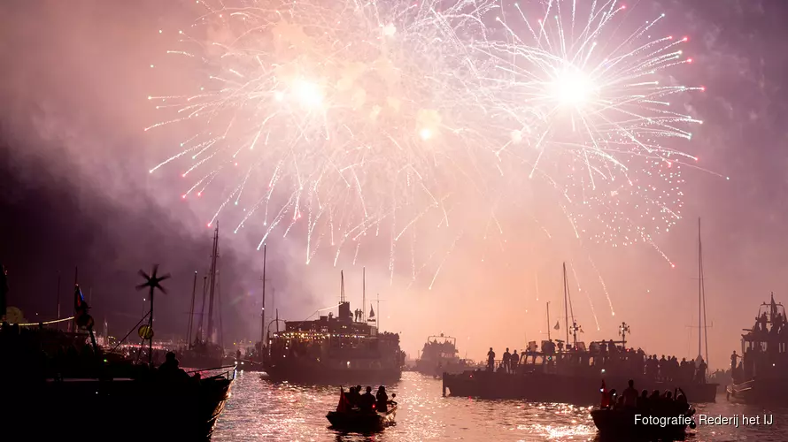 Vuurwerk Cruise Kermis Hoorn